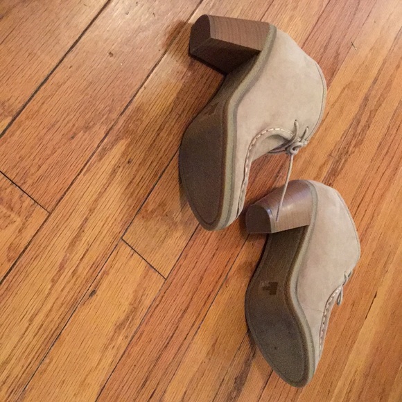 American Eagle Outfitters tan lace up booties - Picture 6 of 6